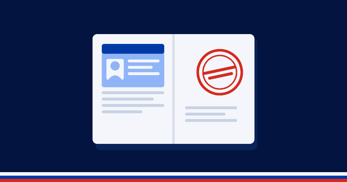 Illustration : un passeport ouvert avec sa vignette de visa russe et un tampon d'entrée, sur fond bleu nuit