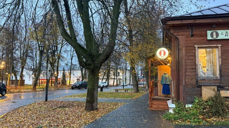 🏰 Souzdal, la ville-musée à ciel ouvertMentionnée pour la première fois en 1024, Souzdal fut la capitale d'une principa