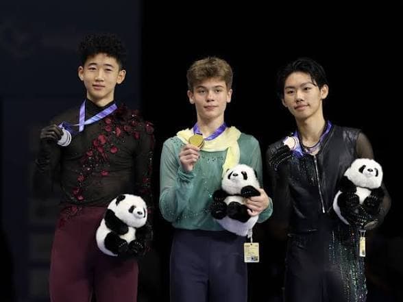 🇷🇺🇳🇿🇯🇵 Grand Prix junior de patinage, 22 août, à Xi'an. Le Russe Lev Lazarev gagne avec près de 20 points d'avance